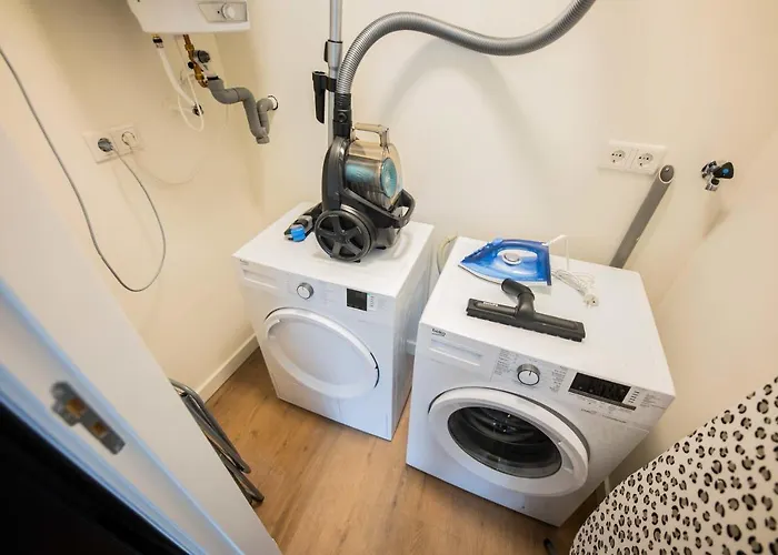 Historical 80m2 Retreat With Sauna Option - R51b Apartman *