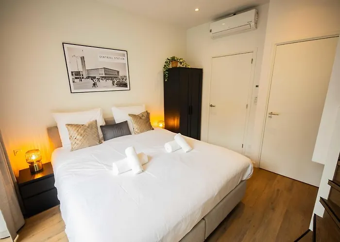 Apartman Historical 80m2 Retreat With Sauna Option - R51b