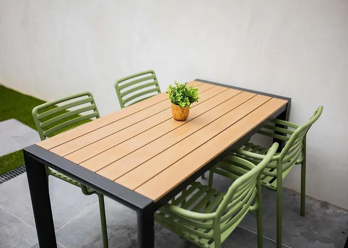 Apartman Historical 80m2 Retreat With Sauna Option - R51b