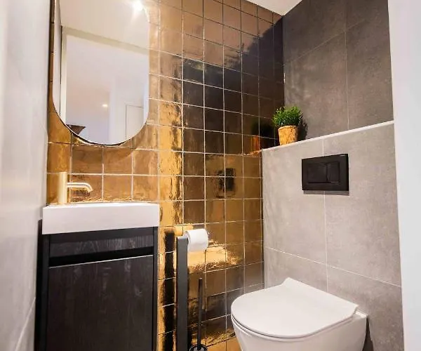 Historical 80m2 Retreat With Sauna Option - R51b