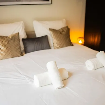 Historical 80m2 Retreat With Sauna Option - R51b