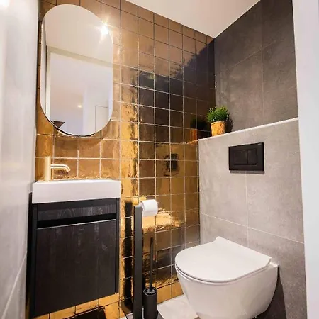 Historical 80m2 Retreat With Sauna Option - R51b