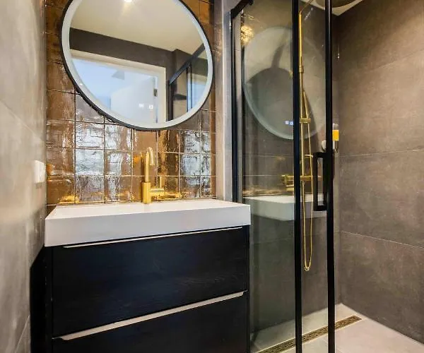 Historical 80m2 Retreat With Sauna Option - R51b