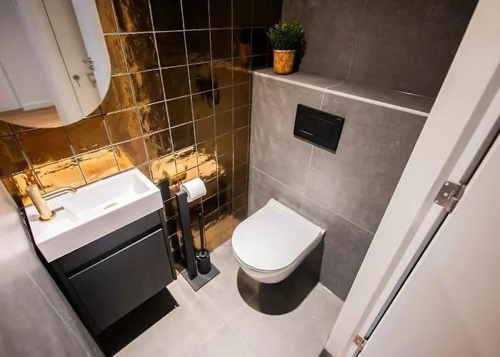 Historical 80m2 Retreat With Sauna Option - R51b *