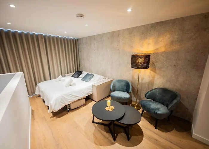 Historical 80m2 Retreat With Sauna Option - R51b Apartamento