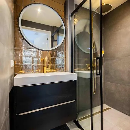 Historical 80m2 Retreat With Sauna Option - R51b